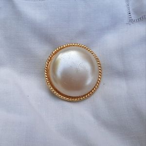 2/$15 BUNDLE DEAL•Vintage Pearl and Gold Brooch